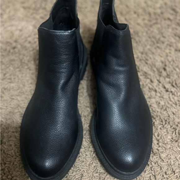 ❌SOLD❌Kenneth Cole leather Chelsea boots. - Picture 5 of 5
